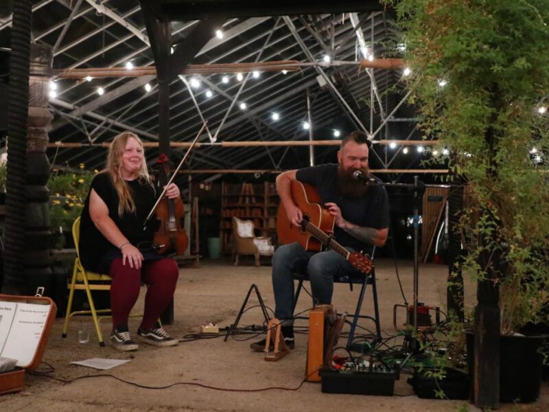 Jim and Emma from Ceol Na Mara talking to the audience during their set