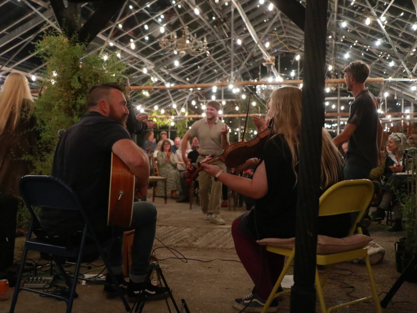 Jim and Emma from Ceol Na Mara playing whilst people dance
