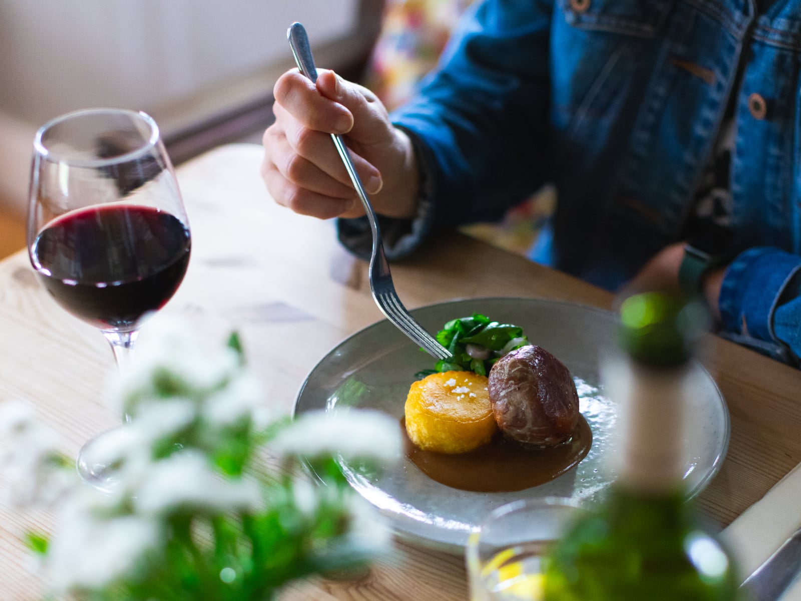 A delicious plate of steak and fondant potato.